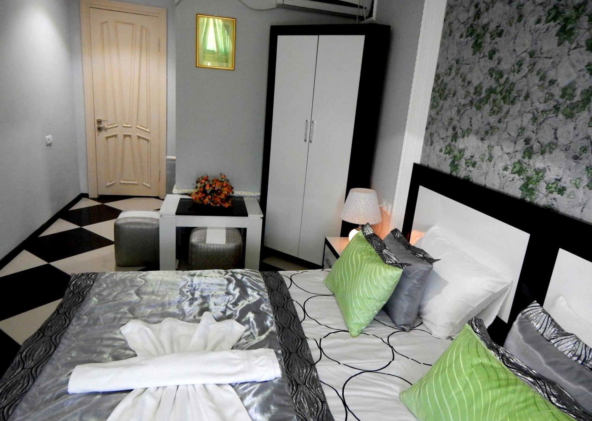 B&B Europa Hotel Kutaisi Bagian luar foto