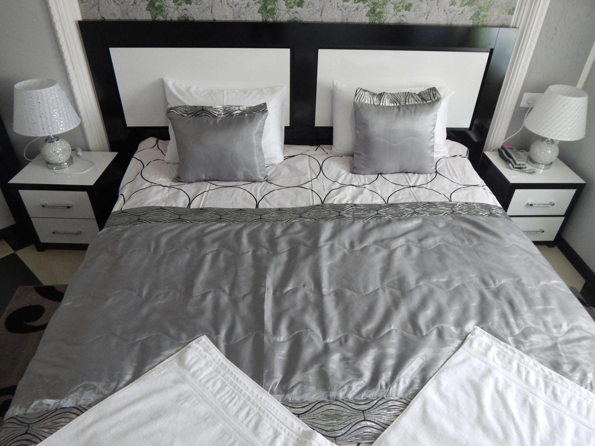 B&B Europa Hotel Kutaisi Bagian luar foto