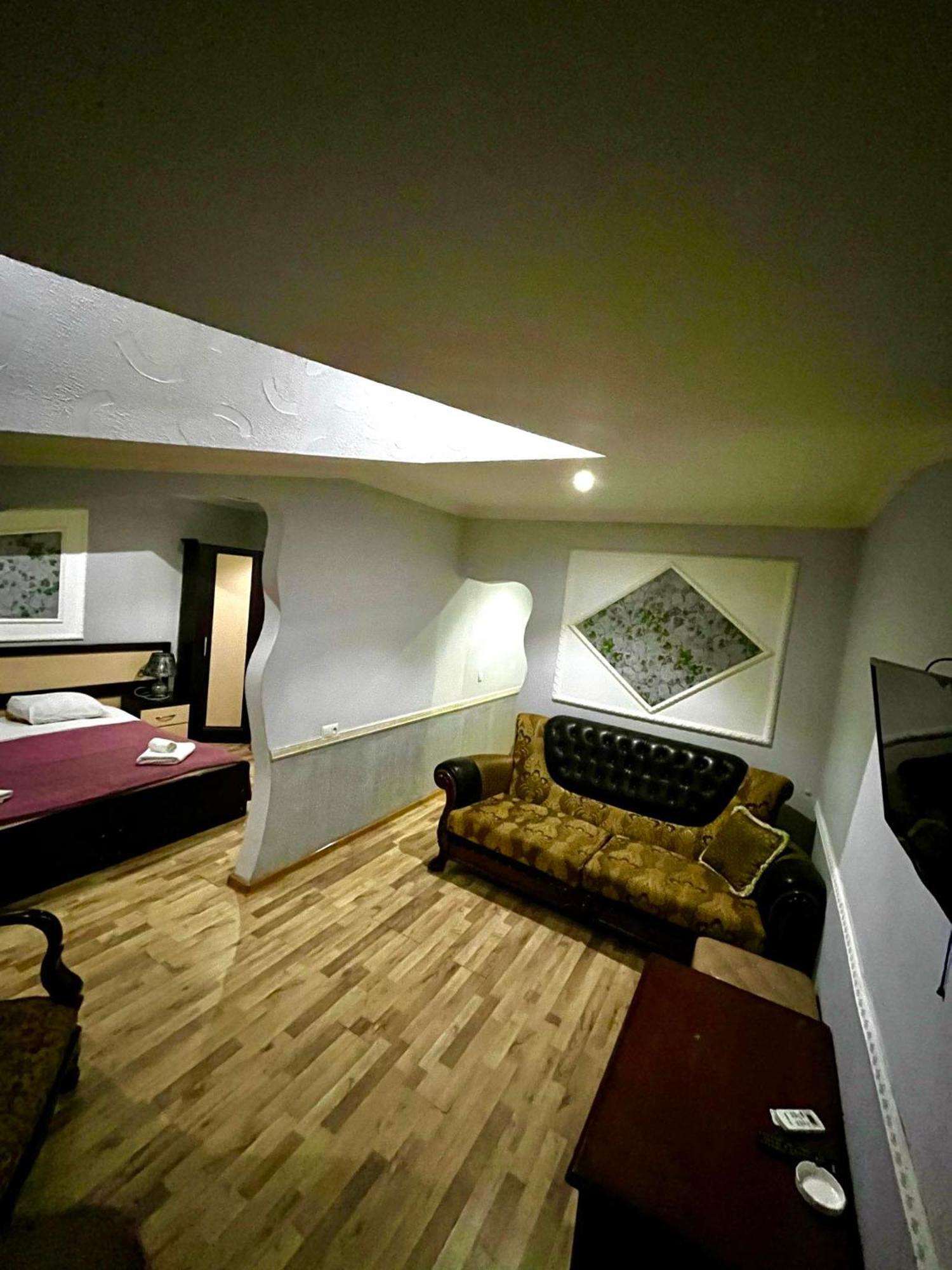 B&B Europa Hotel Kutaisi Bagian luar foto