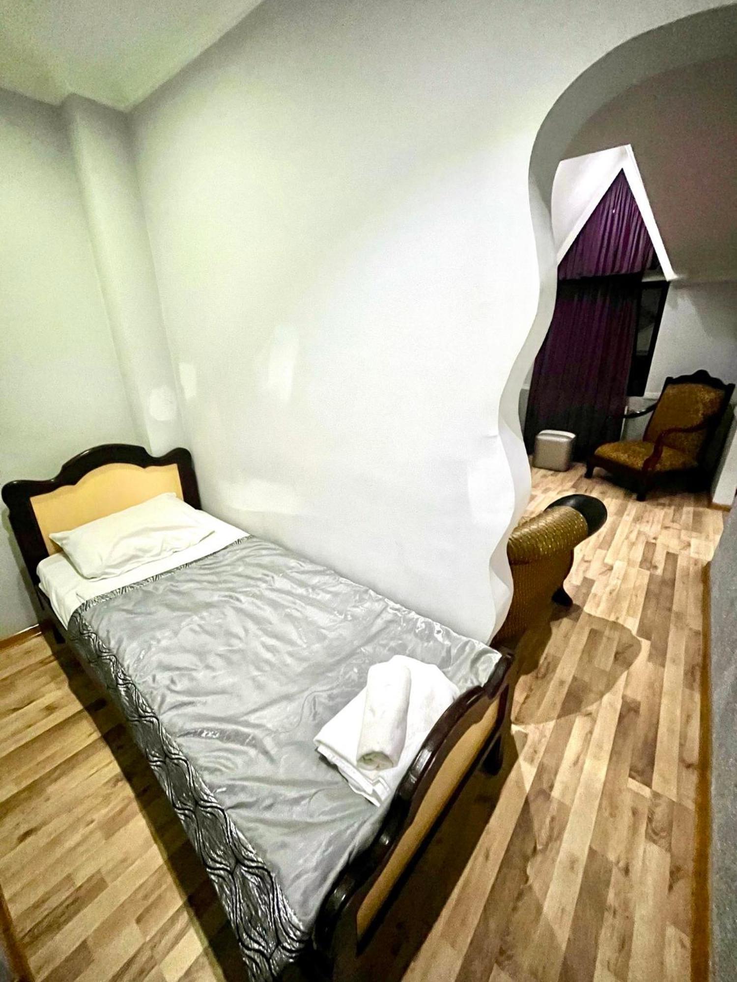 B&B Europa Hotel Kutaisi Bagian luar foto