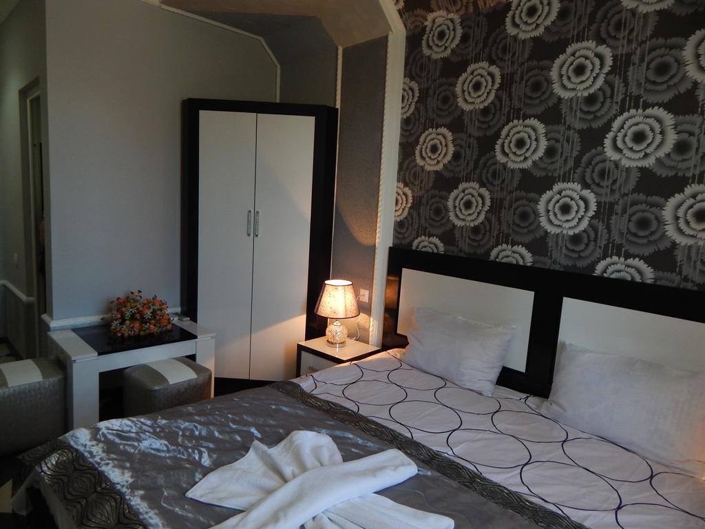 B&B Europa Hotel Kutaisi Bagian luar foto